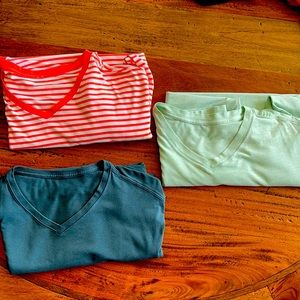 Men’s lulu v neck XL 3 total